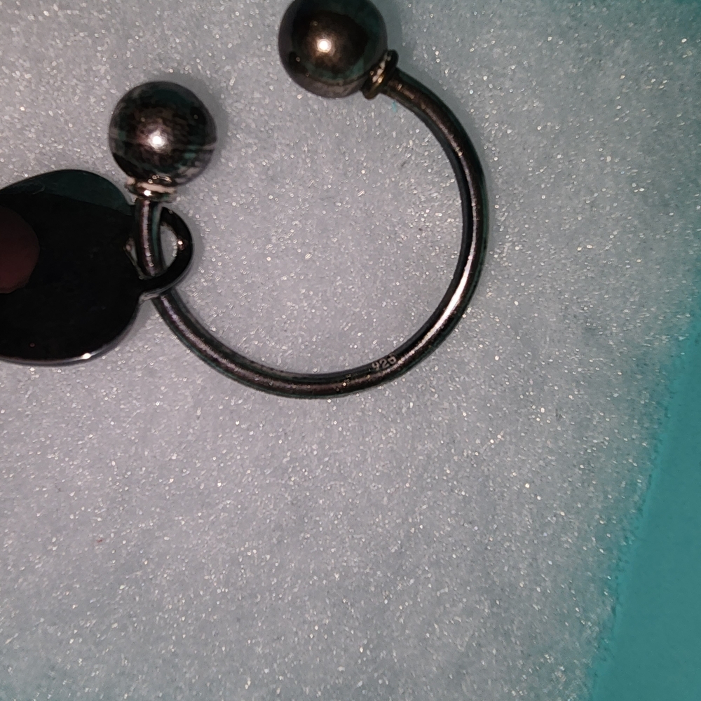 New Tiffany & Co. Heavy Duty Silver Heart Tag Key Ring - Picture 4 of 5